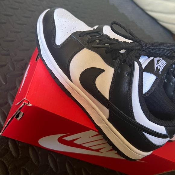 Nike black and White Dunk (Pandas) - Picture 2 of 5